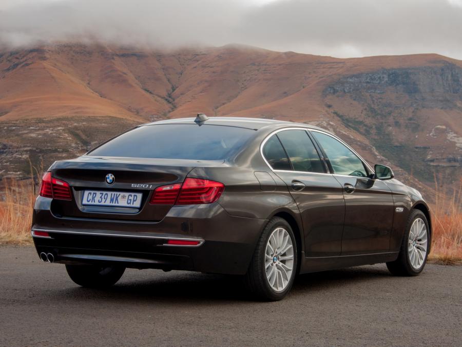  BMW 520i Sedan Luxury Line 2013 года  (ZA) (фото 13 из 20)